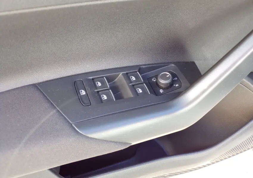 Volkswagen-POLO-VI 1.0 TSI 95 Ch BV6 R-Line - 22 - Garage Dormoy Automobiles