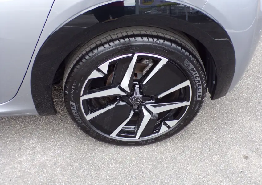 Peugeot-208-1.2 Hybrid 145 E-DCS 6 GT + Pack Executive - 19 - Garage Dormoy Automobiles
