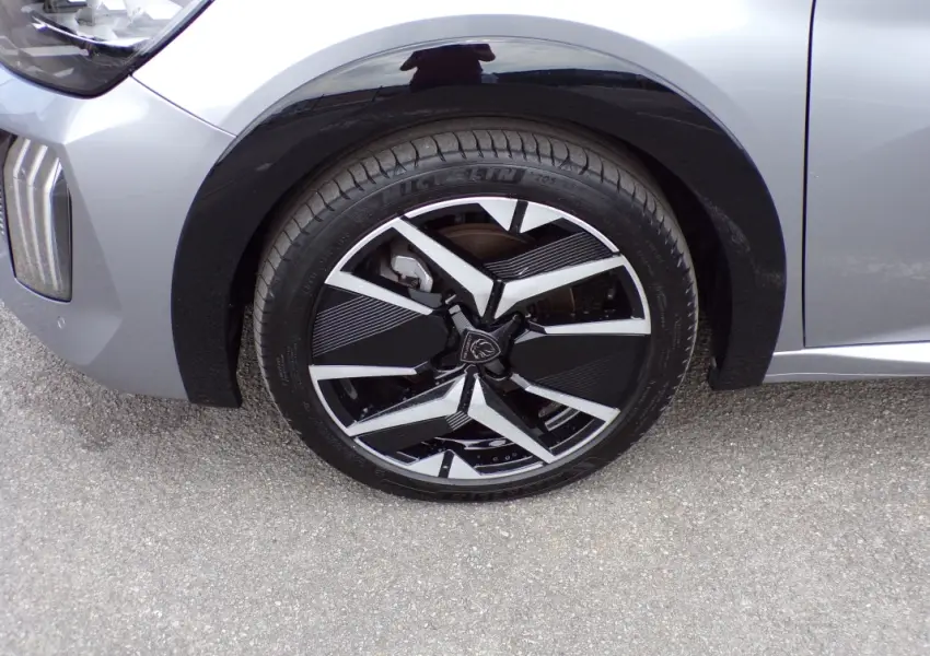 Peugeot-208-1.2 Hybrid 145 E-DCS 6 GT + Pack Executive - 20 - Garage Dormoy Automobiles